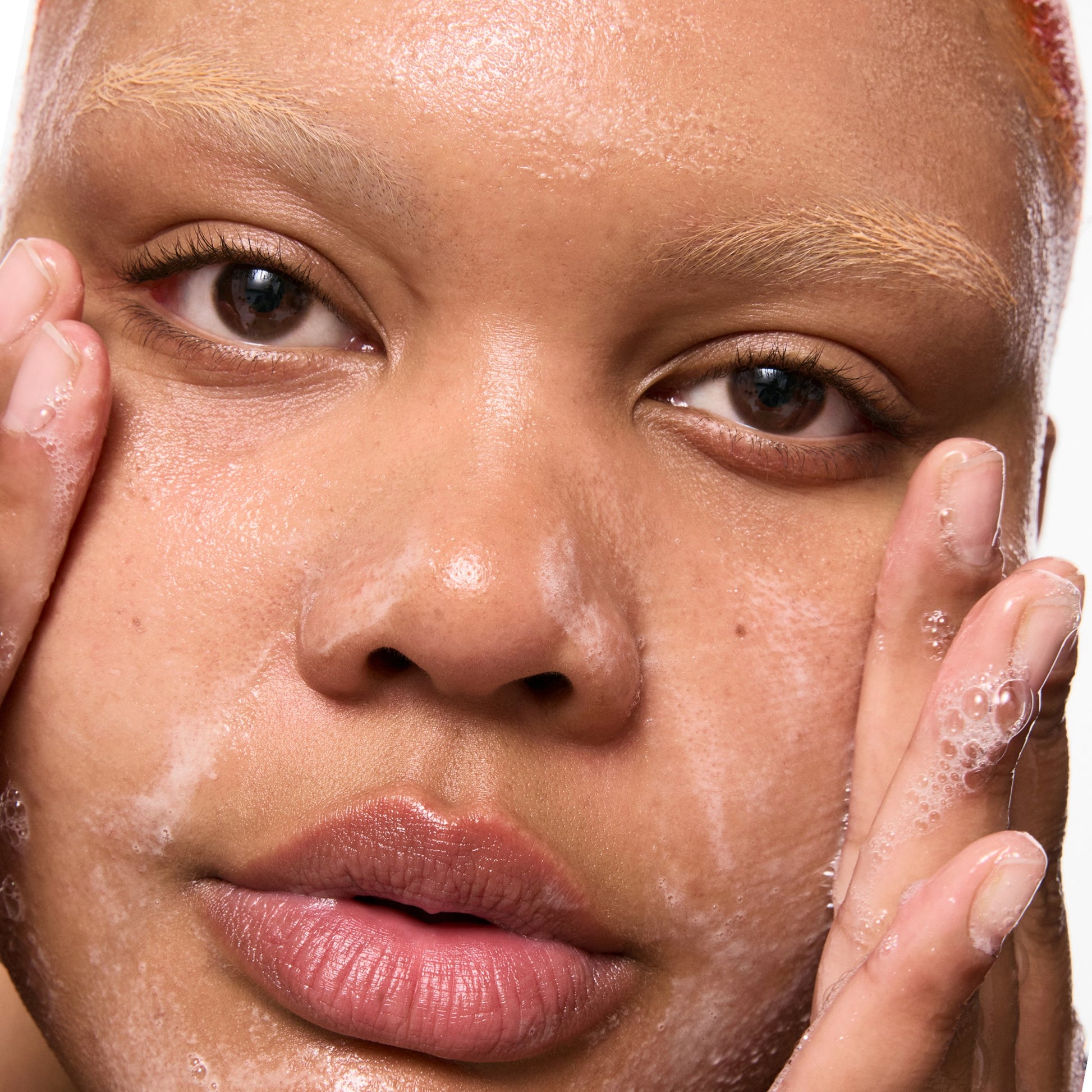 salicylic-acid-cleanser-duo-p9 Omega50_Model_2000x2000-1_ce0a3018-d6f0-4ed9-a17d-0096b80b29f6.jpg