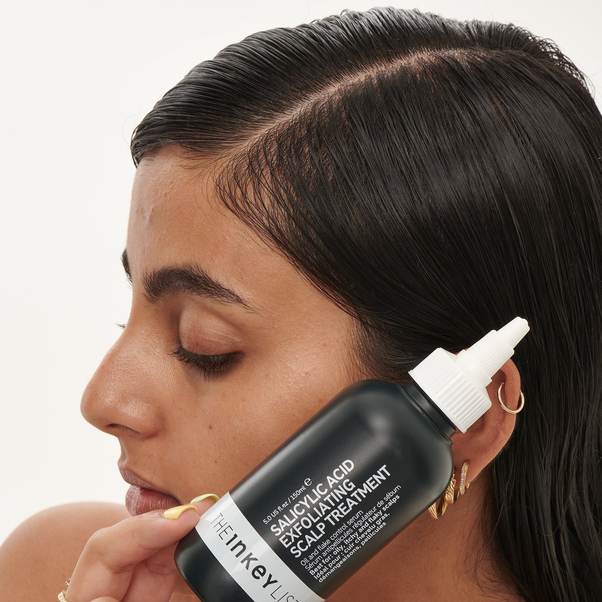 clean-and-healthy-scalp-duo-j3 SallyHAIR_ModelLifestyle_2e55b949-fa6c-43b1-8dc6-497be78c74bb.jpg
